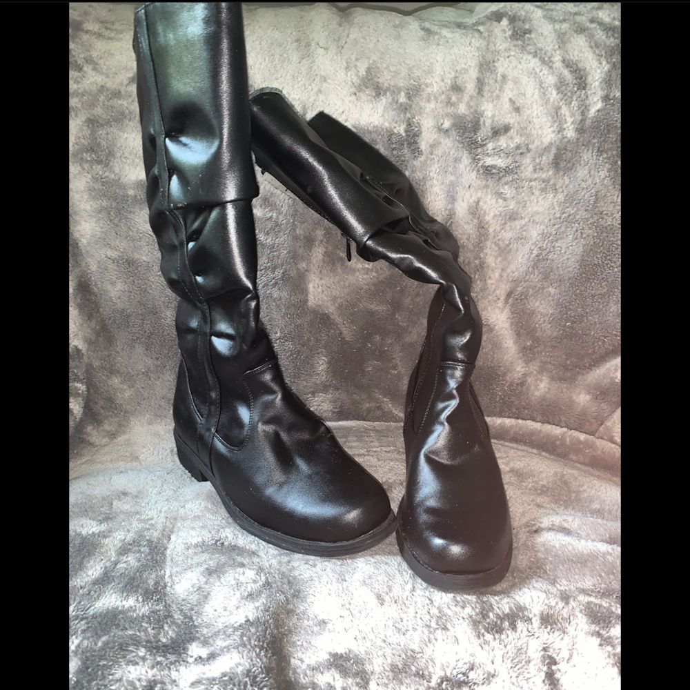 Miri black boots